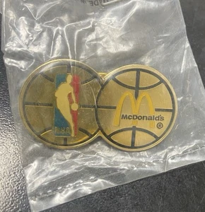 Prendedor vintage McDonald's NBA nuevo en paquete - Imagen 1 de 3