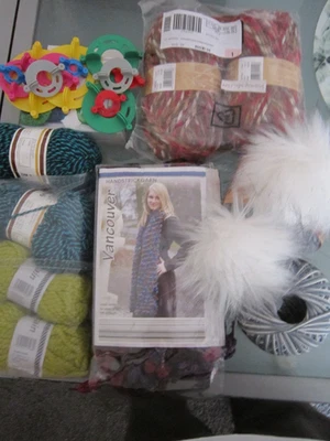 Konvolut Wolle für Schals und Mützen + Set für Pompons - Bild 1 von 2