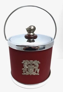 Cubo de Hielo Cromo y Rojo Texturizado Envoltura Cabeza de Caballero Acabado Metal Escudo de Armas - Imagen 1 de 9