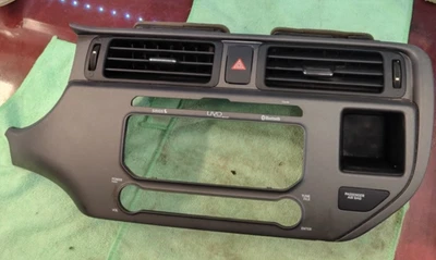 2012 - 2015 Kia Rio Center Dash UVO Radio Surround Bezel (OEM) 84741-1W200 Foto 1 de 4