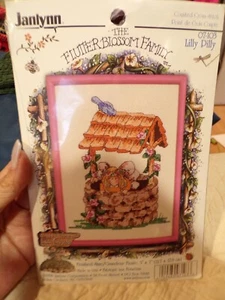 NUEVO Janlynn The Flutter Blossom Family LILLY PILLY Punto de Cruz Contado B745 - Imagen 1 de 2