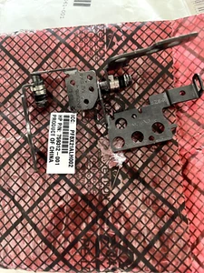 758061-001 - KIT BISAGRAS - Imagen 1 de 1