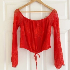 Top floral de encaje transparente manga larga rojo talla pequeña Revolve Lovers + Friends - Imagen 1 de 7