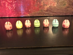 7 EASTER Small Chicks Eggs Placecard Picture Card Holder Pink Yellow Blue Green - Picture 1 of 3