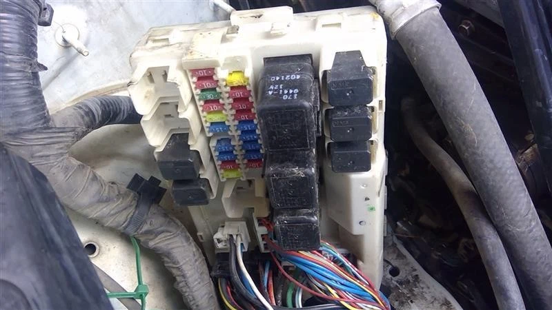 2003–2007 NISSAN MURANO Engine Fuse Box 3.5L VIN A VQ35DE Foto 1 de 1