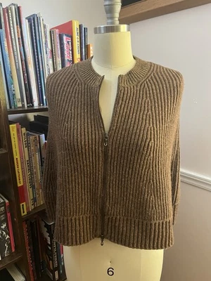 Lanvin 骆驼毛衣 Poncho 2011 — 第 1/4 张图片