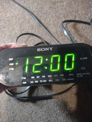 SONY DREAM MACHINE ICF-C218 AM/FM ALARM CLOCK RADIO BLACK TESTED & WORKS - Image 1 of 4