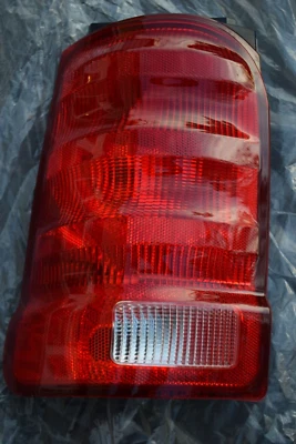 Conjunto de luz trasera TYC 11-5918-01 para Ford Explorer Sport 2001-2003 Foto 1 de 4