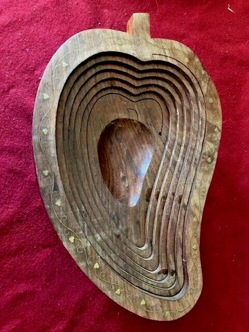 COLLAPSIBLE WOOD SPIRAL CUT FRUIT BASKET / BOWL FOOTED Cover