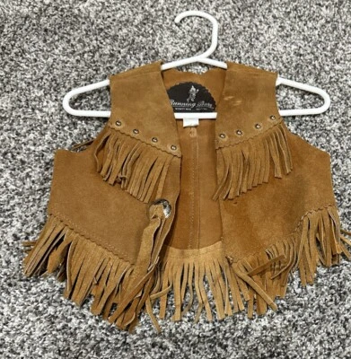 Chaleco vintage con flecos de gamuza tostada desnuda para niños pequeños con detalles de tachuelas plateadas XS Foto 1 de 4