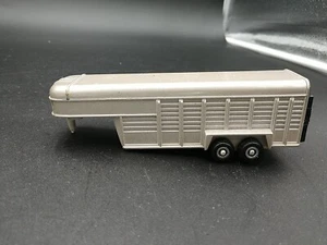 ERTL 1:64 scale die-cast animal trailer - Picture 1 of 7
