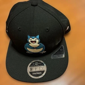 Casquette snorlax Pokemon NOUVELLE ÈRE 9FIFTY SNAPBACK × NTENDO jamais utilisée chapeau noir - Photo 1/9