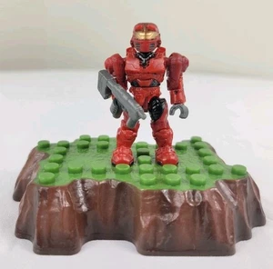 Minifigura Halo Mega Bloks USNC Spartan Mark IV roja + soporte - Imagen 1 de 6