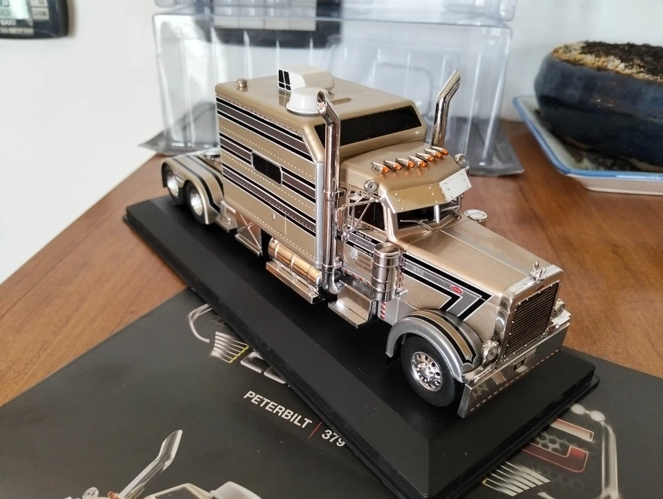 camion 1:43 Peterbilt 379 custom - Immagine 1 di 4