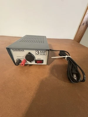 Radio Shack Regulated Power Supply 22-504 13.8 Volt 3 Amp DC Output 120V Input - Image 1 of 4