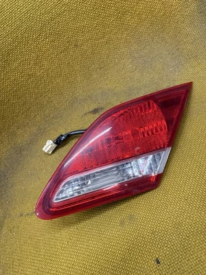 2005-2010 Toyota Avalon задний фонарь в сборе правая сторона внутренний стоп-сигнал багажник - Изображение 1 из 3