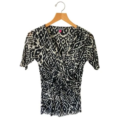 Vince Camuto Geometic Black Cream Fitted Short Sleeve Chiffon V-Neck Top Sz S - Image 1 of 4