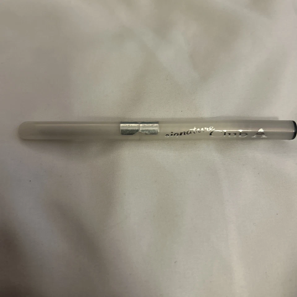 SIGNATURE CLUB A EASY TO USE EYELINER PENCIL New Take A Look Black - Image 1 of 4