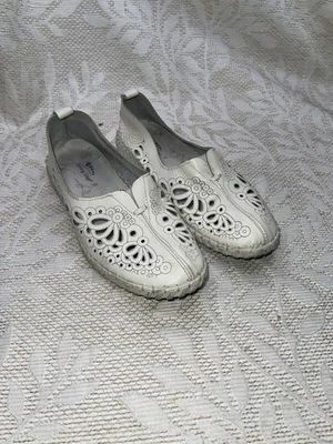 Spring Step Mirtha Loafers Womens US 7.5 White  Leather Flats Slip On Floral - Image 1 of 4