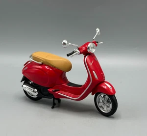 Maisto Vespa Primavera 150 Red Scooter Motorcycle 1/12 Scale - Picture 1 of 7