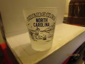 VETRO SHOT CHEROKEE NORTH CAROLINA souvenir smerigliato standard - nuovo - Foto 1 di 3