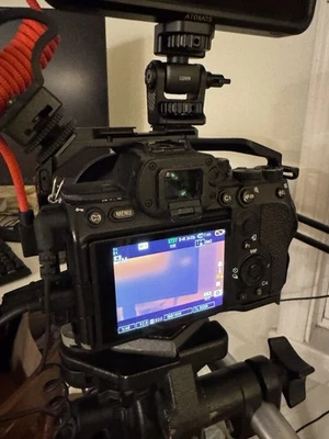 Cuerpo de cámara Sony A7SIII con jaula Foto 1 de 4