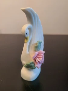 Small Porcelain Swan Vase With Pink Rose - Picture 1 of 8