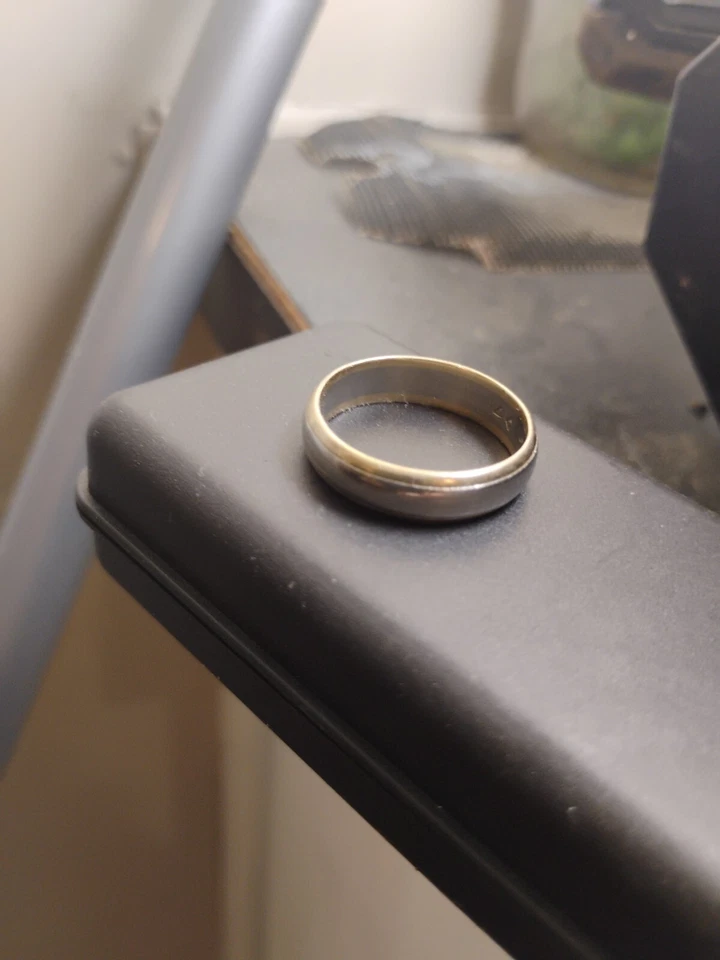 14K WHITE AND YELLOW GOLD WEDDING RING , TWO TONE GOLD MENS WEDDING BAND 6MM - Image 1 of 1