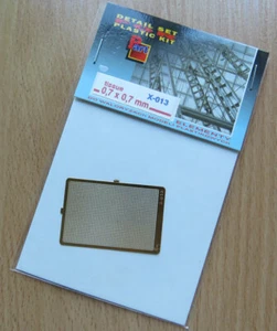 Part X-013 Drilled Plate 0.7mm x 0.7mm - Imagen 1 de 3