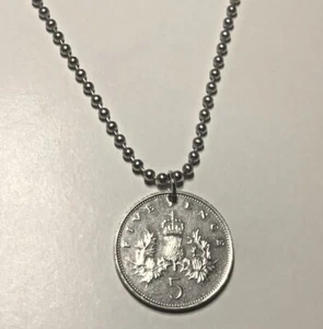 UK 5 Pence Coin Pendant Necklace. Elizabeth II 3rd portrait; large type. A1 - Picture 1 of 4