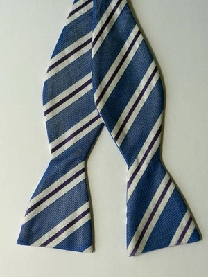 Pajarita ajustable a rayas azul/púrpura y blanco Ben Sherman mezcla seda para hombre Foto 1 de 4