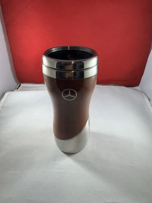 Vaso Mercedes Benz con tapa resistente a derrames 12 OZ Foto 1 de 4