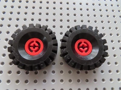 Lego 2 x Technic Rad 3482c03 / 3634 Felge rot 17x43  392 912 404  (2) gebraucht - Bild 1 von 2