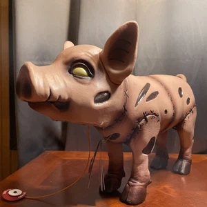 Automatisiertes gruseliges Zombie Frankenschwein Neu Mit Etikett. Lite Up Eyes Creepy Pig Noise - Bild 1 von 5