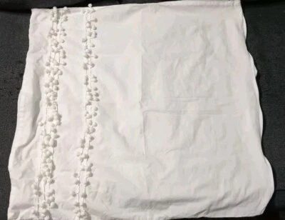 Fronhas Trina Turk brancas 100% algodão pom pom (2) padrão  - Imagem 1 de 3