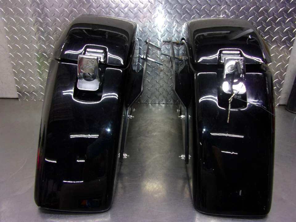 627 A HONDA SHADOW AERO 1100 C3 2001 AFTERMARKET SADDLEBAG SADDLE BAG (TWO) Foto 1 de 4