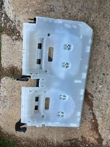 Tesla Cybertruck Rear left  lower seat 2nd row Bottom Frame 2024 1812777-00-D - Foto 1 di 2