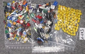 LEGO® - 0,3 kg - Auction - Minifig-Parts - A-683 - 100 Figuren ohne Haare, querb - Bild 1 von 1