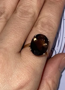 9ct Gold Smokey Oval Quartz Ring - Excellent Condition - Size Q Unwanted Gift . - Picture 1 of 9