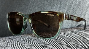 Tifosi Swank Green Tortoise Frame /Brown Polarized Lenses Sunglasses 42-14-137 - Picture 1 of 11