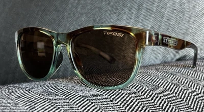 Tifosi Swank Green Tortoise Frame /Brown Polarized Lenses Sunglasses 42-14-137 - Image 1 of 4