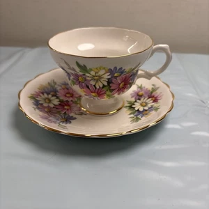 Tazza da tè e piattino Royal Albert Clare disegno floreale con margherite bordo tono oro - Foto 1 di 2