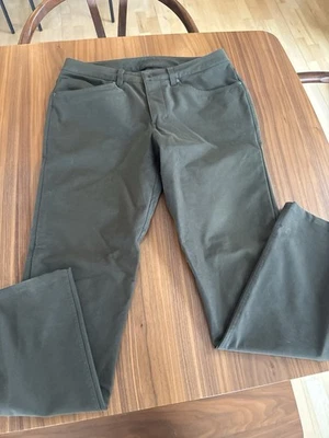 Pantalones chinos elásticos ajustados Lululemon ABC Utilitech 32x30 verde para hombre Foto 1 de 4