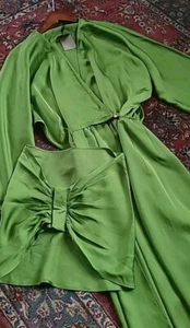 Nuevo con etiquetas Vestido Kimono Massimo Dutti Verde Satinado Midi Maxi Talla S Faja Envolvente - Imagen 1 de 4