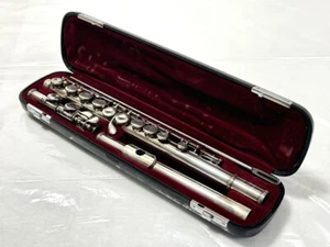 Yamaha YFL-411II Silver Flute Hardcase - Picture 1 of 4