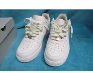 NIKE AIR FORCE 1 TRIPLE WHITE 6.5, GREAT CONDITION. Lost Original Box Sorry 