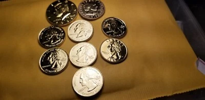 Collection Of Beautiful 24 Karat Gold Plated USA 25 Cent And 50 Cent Coins Id3. - Image 1 of 4