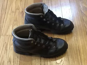 Women’s 7.5 7 1/2 Hiking Boots Vintage Vasque Boots Made In Italy Not China - Picture 1 of 7