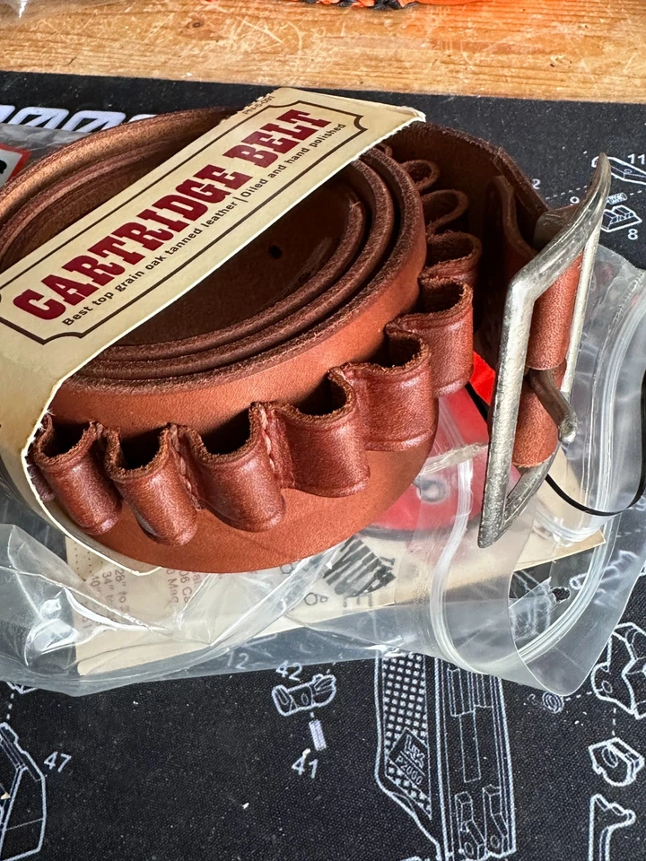 Cinturón de cartucho de cuero vintage Hunter Co. Mediano 357/.38 Nuevo Antiguo Stock Como Nuevo Bonito Foto 1 de 4