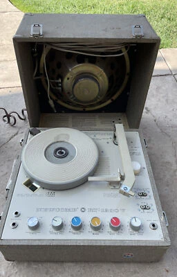 NEWCOMB RT-1230V fonógrafo con altavoz Foto 1 de 4